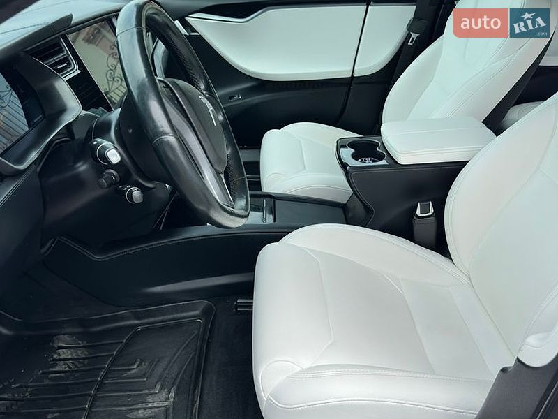 Ліфтбек Tesla Model S 2019 в Чернівцях