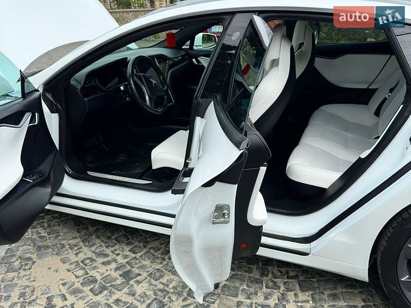 Ліфтбек Tesla Model S 2019 в Чернівцях