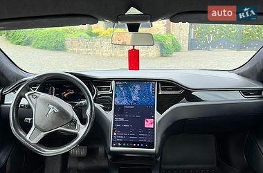 Ліфтбек Tesla Model S 2019 в Чернівцях