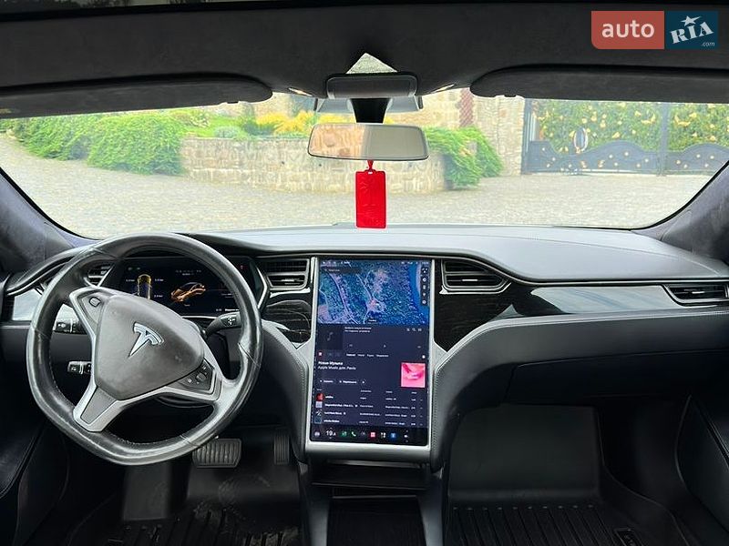 Ліфтбек Tesla Model S 2019 в Чернівцях