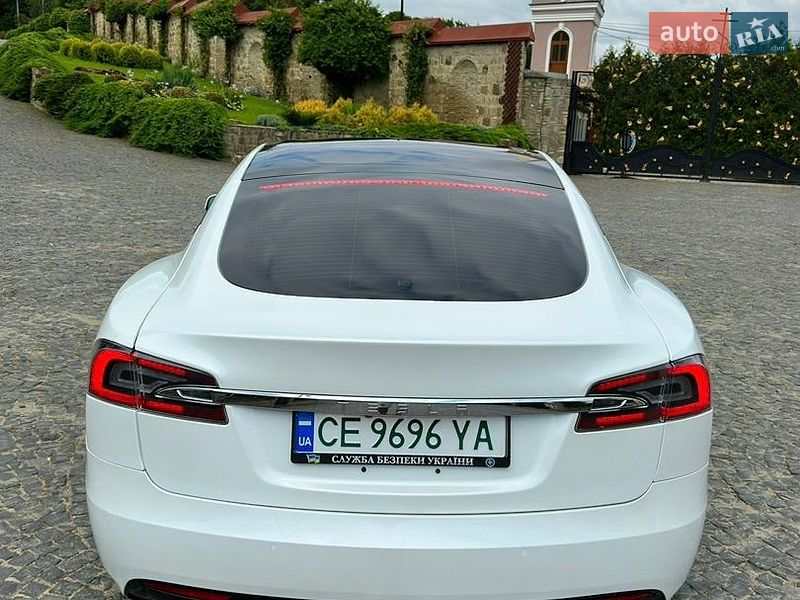 Ліфтбек Tesla Model S 2019 в Чернівцях