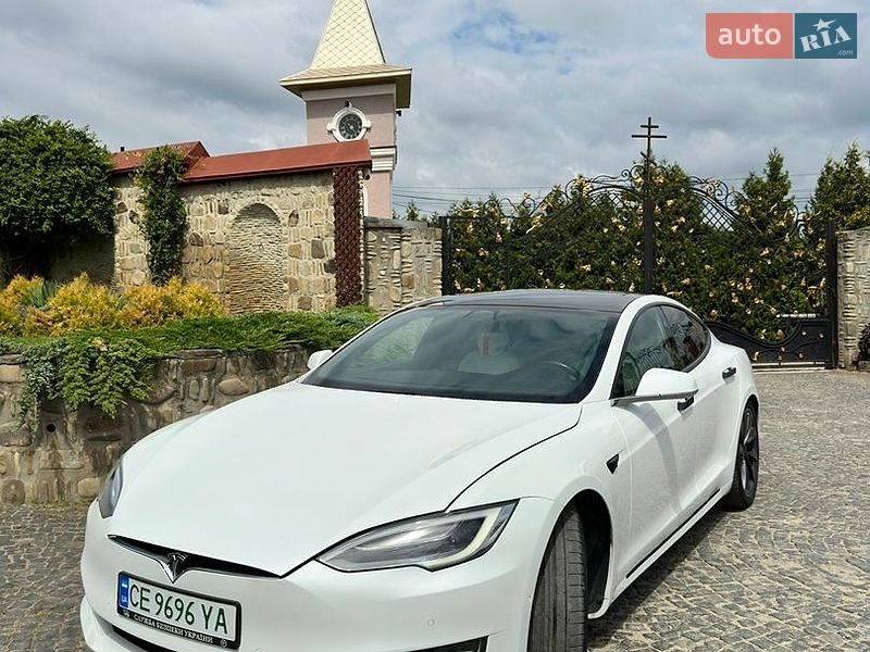 Ліфтбек Tesla Model S 2019 в Чернівцях