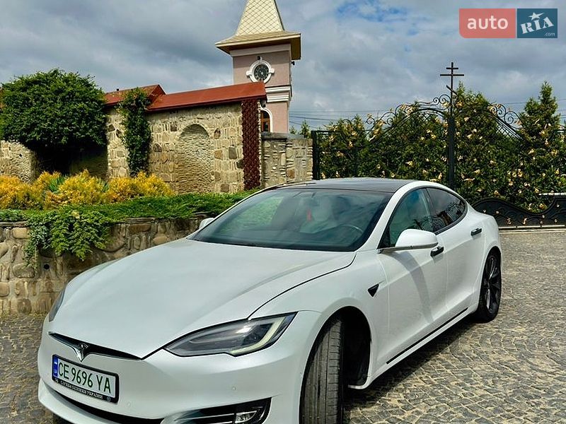 Ліфтбек Tesla Model S 2019 в Чернівцях