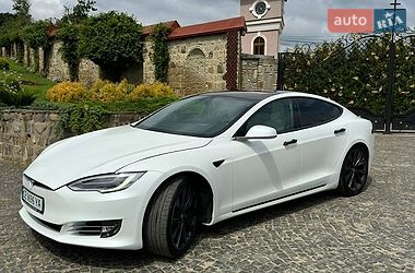 Ліфтбек Tesla Model S 2019 в Чернівцях