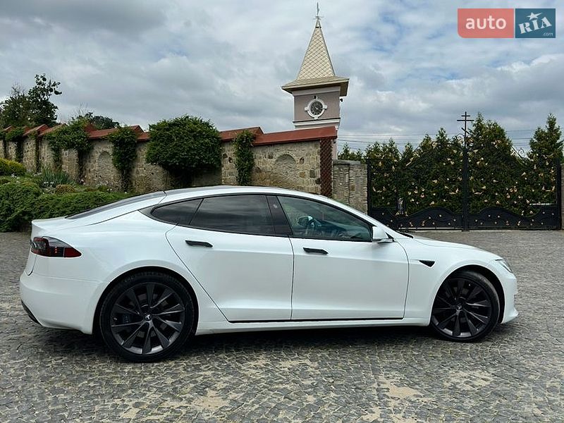 Ліфтбек Tesla Model S 2019 в Чернівцях