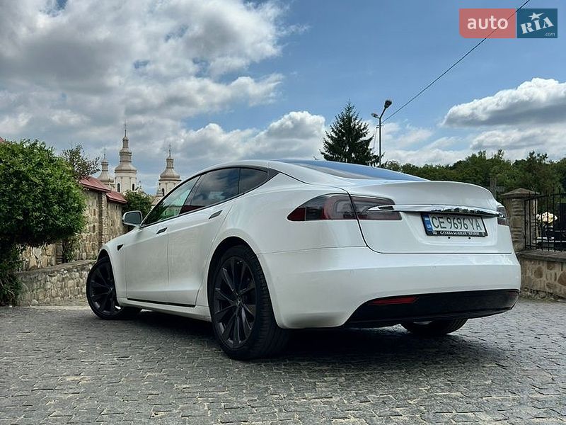 Ліфтбек Tesla Model S 2019 в Чернівцях