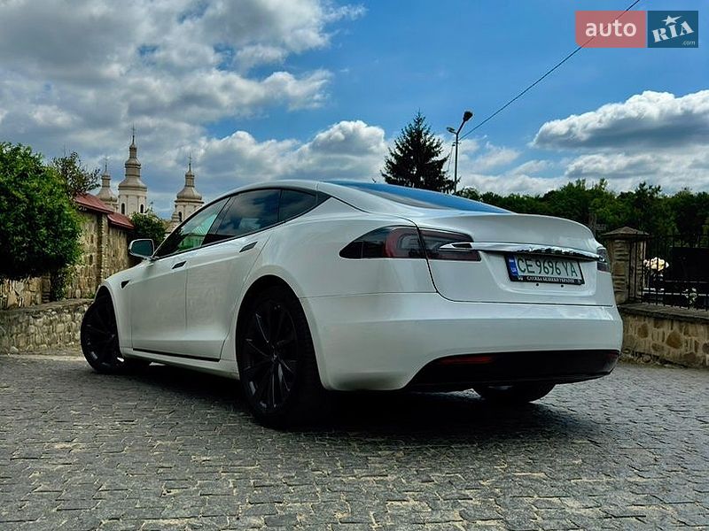 Ліфтбек Tesla Model S 2019 в Чернівцях