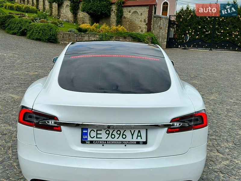 Ліфтбек Tesla Model S 2019 в Чернівцях