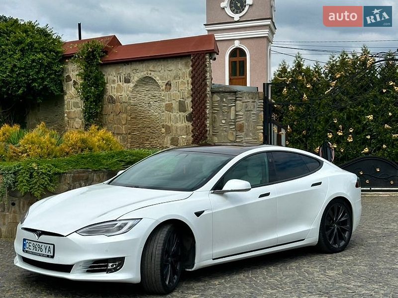 Ліфтбек Tesla Model S 2019 в Чернівцях
