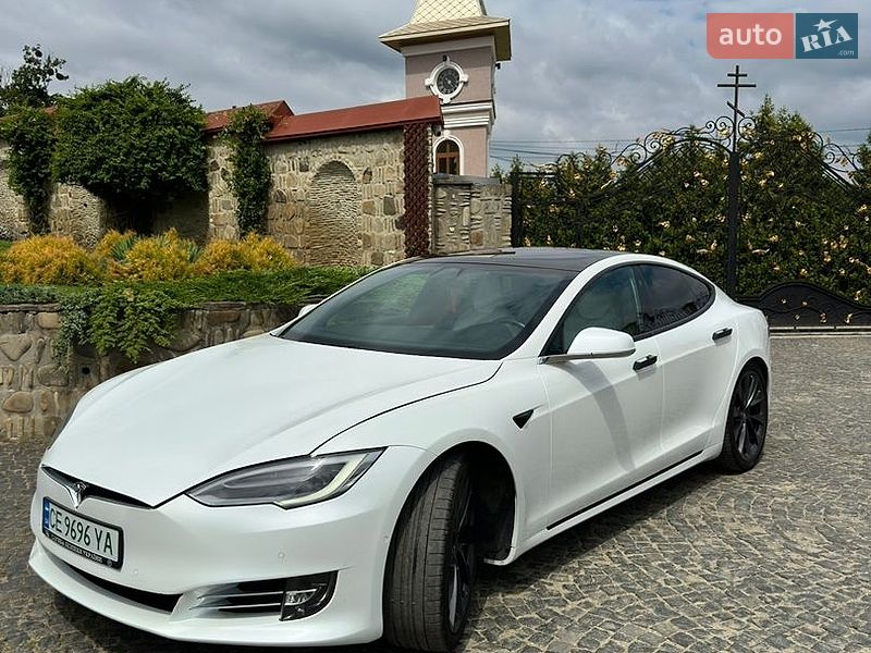 Ліфтбек Tesla Model S 2019 в Чернівцях