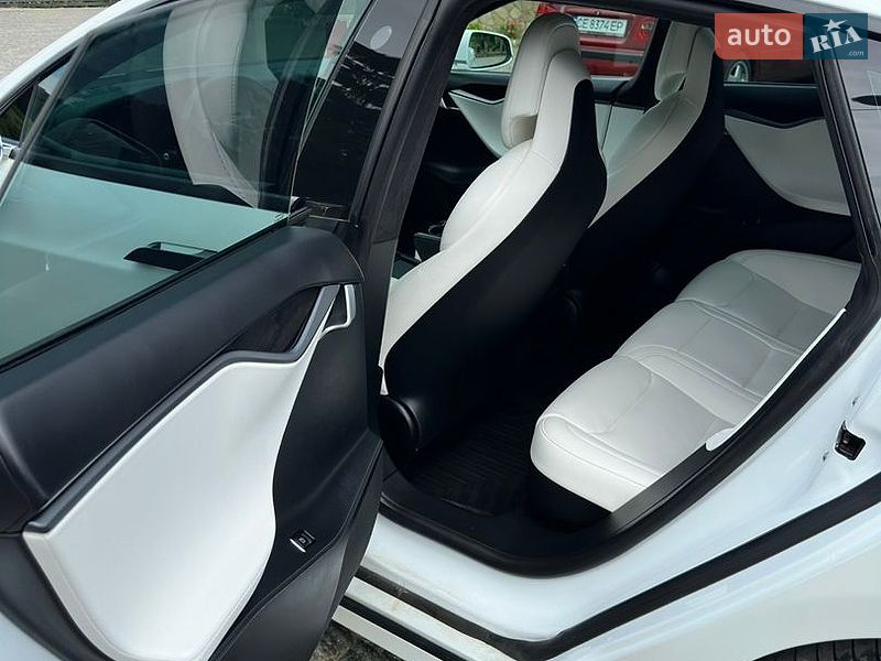 Ліфтбек Tesla Model S 2019 в Чернівцях