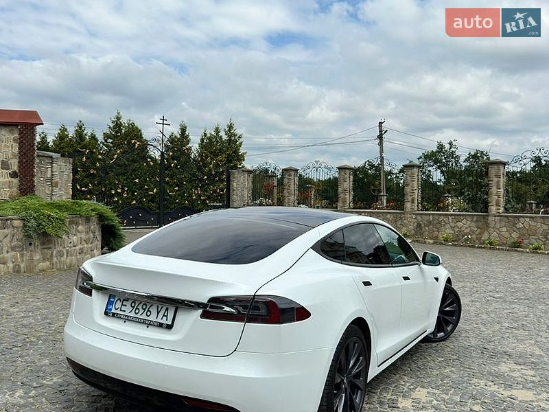 Ліфтбек Tesla Model S 2019 в Чернівцях
