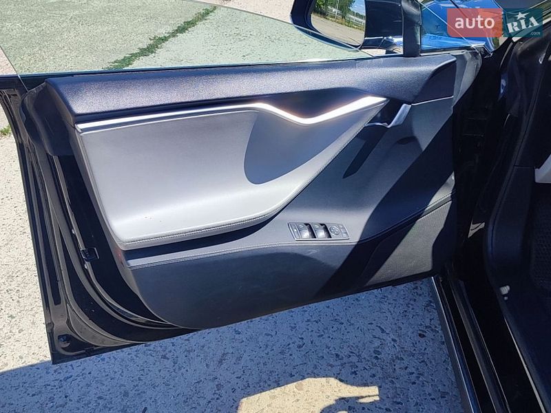 Ліфтбек Tesla Model S 2013 в Южноукраїнську фото 47 Ліфтбек Tesla Model S 2013 в Южноукраїнську