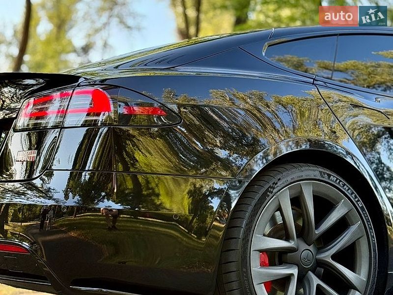Лифтбек Tesla Model S 2021 в Киеве
