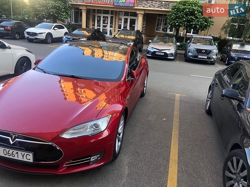 Ліфтбек Tesla Model S 2016 в Києві