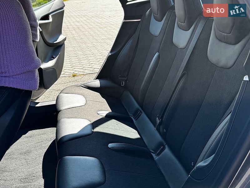 Лифтбек Tesla Model S 2016 в Львове фото 12 Лифтбек Tesla Model S 2016 в Львове
