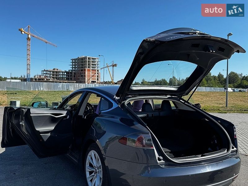 Лифтбек Tesla Model S 2016 в Львове фото 14 Лифтбек Tesla Model S 2016 в Львове