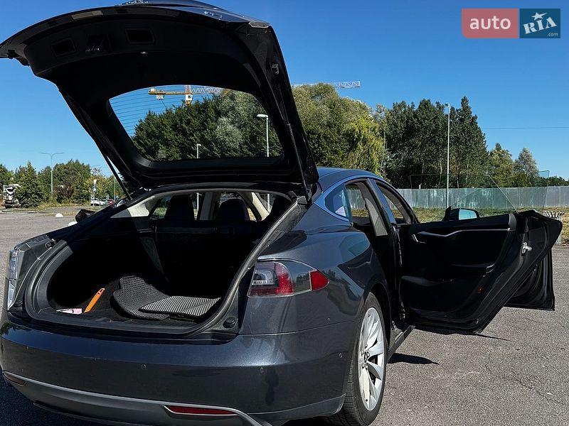 Лифтбек Tesla Model S 2016 в Львове фото 15 Лифтбек Tesla Model S 2016 в Львове
