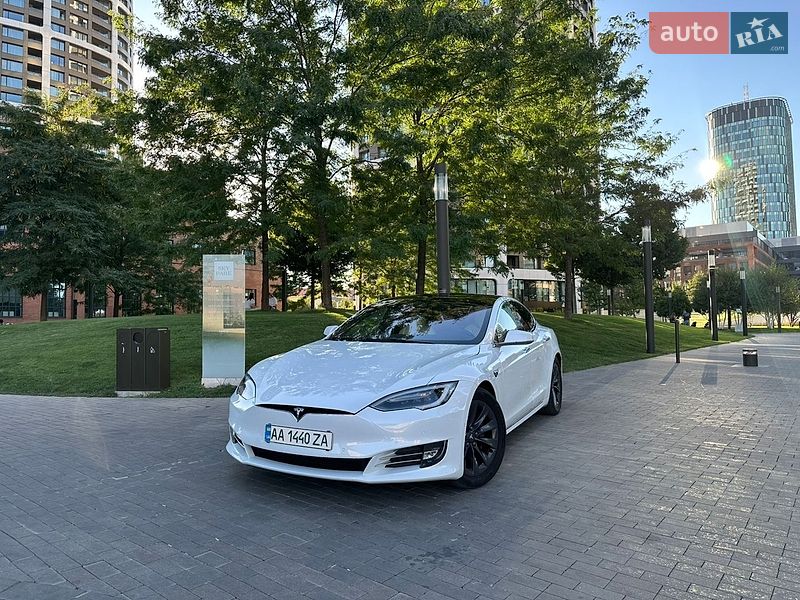 Ліфтбек Tesla Model S 2020 в Одесі