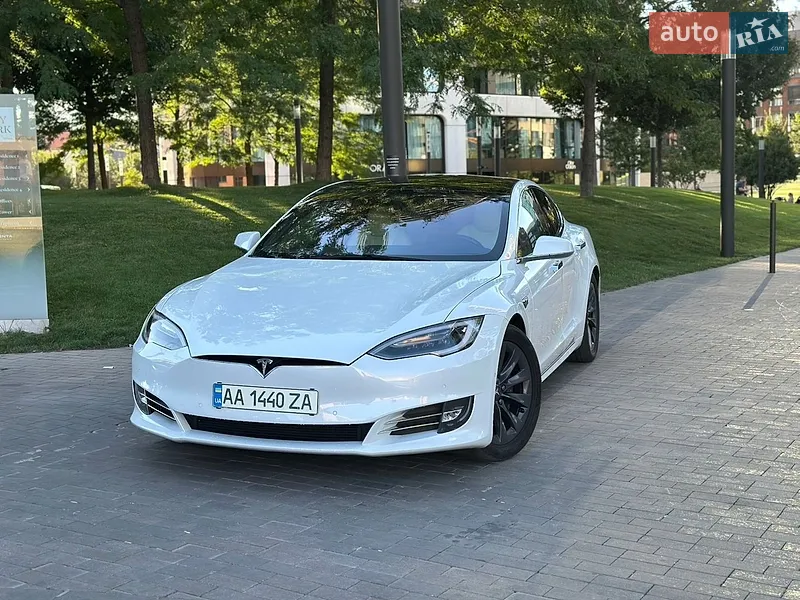 Tesla Model S 2020