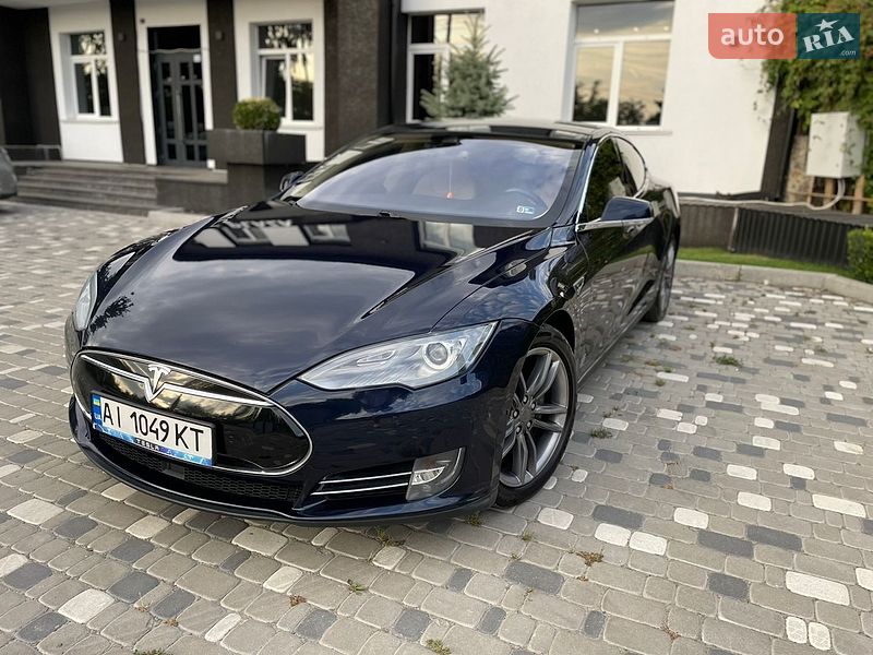 Лифтбек Tesla Model S 2014 в Киеве