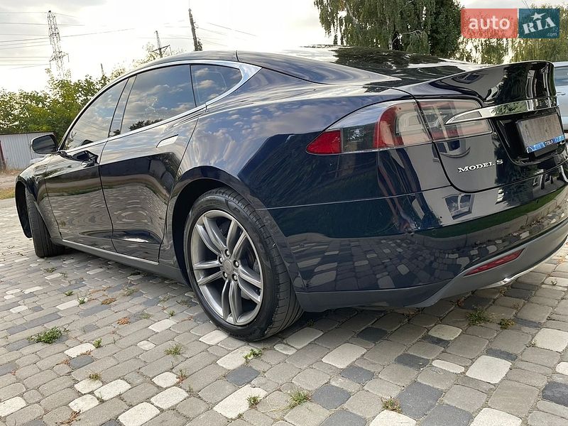 Лифтбек Tesla Model S 2014 в Киеве