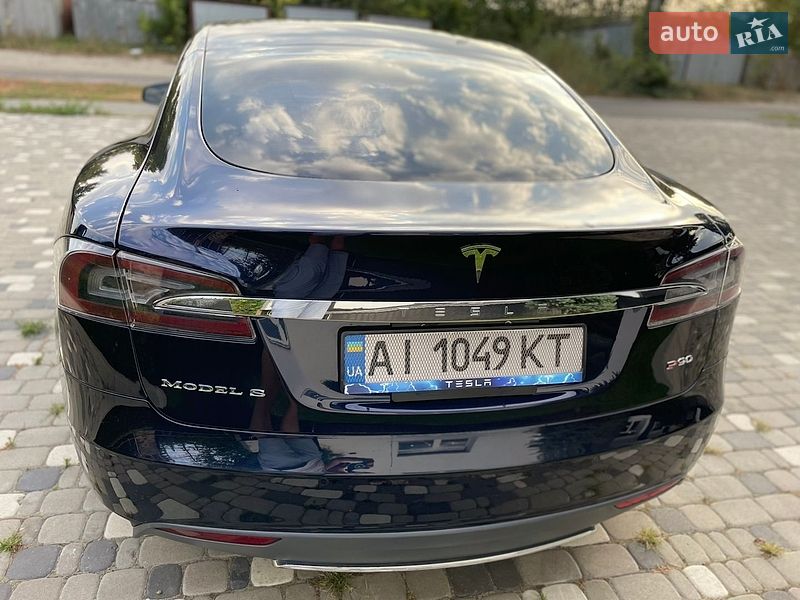 Лифтбек Tesla Model S 2014 в Киеве
