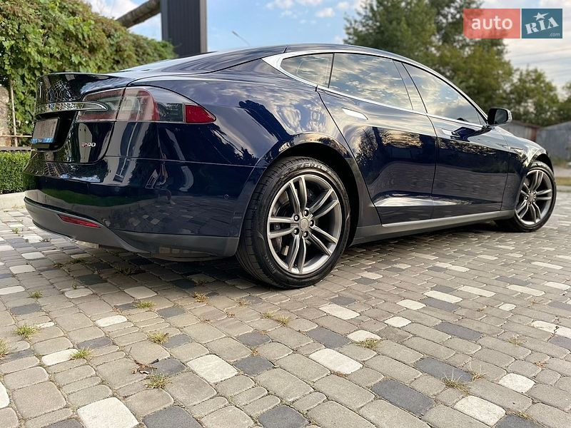 Tesla Model S 2014
