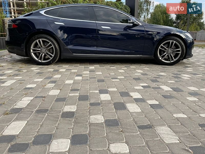 Лифтбек Tesla Model S 2014 в Киеве