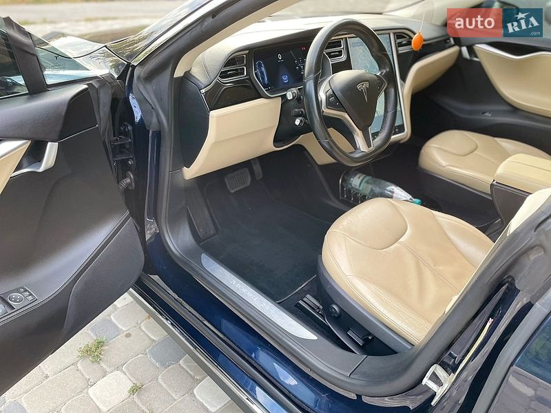 Лифтбек Tesla Model S 2014 в Киеве