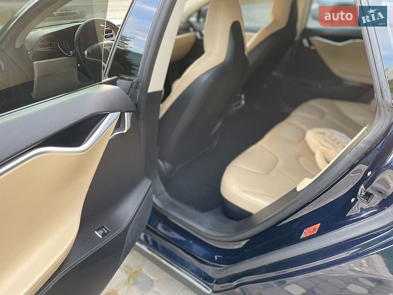 Лифтбек Tesla Model S 2014 в Киеве