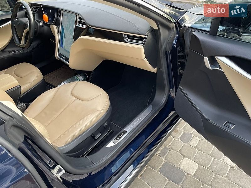 Лифтбек Tesla Model S 2014 в Киеве