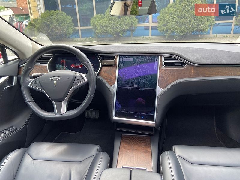 Лифтбек Tesla Model S 2017 в Черновцах