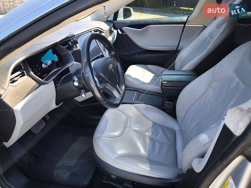 Лифтбек Tesla Model S 2014 в Львове