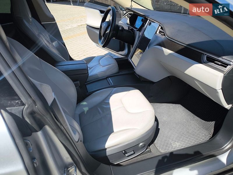 Лифтбек Tesla Model S 2014 в Львове