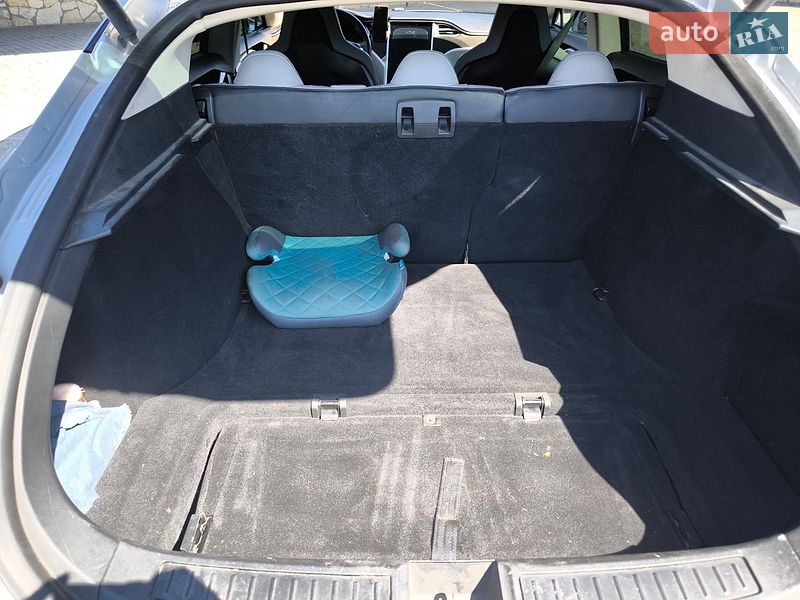 Лифтбек Tesla Model S 2014 в Львове