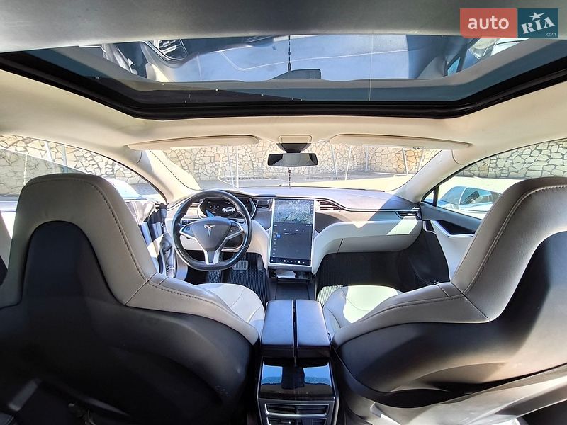 Лифтбек Tesla Model S 2014 в Львове