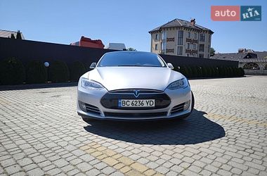Лифтбек Tesla Model S 2014 в Львове