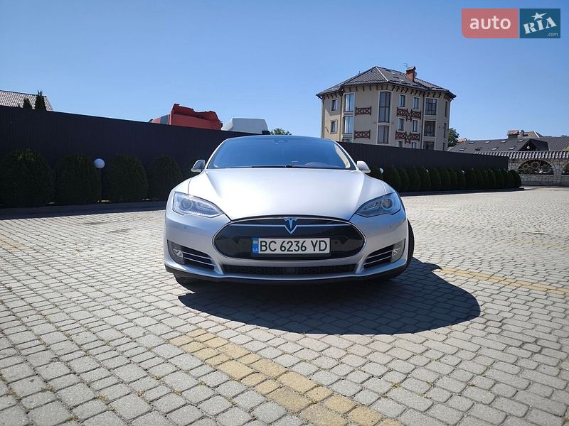 Лифтбек Tesla Model S 2014 в Львове