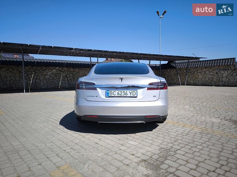Лифтбек Tesla Model S 2014 в Львове