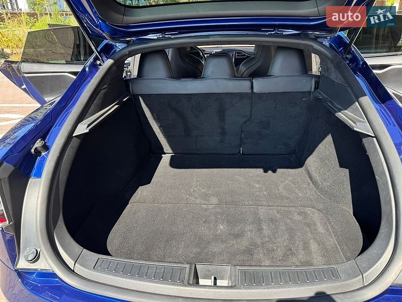 Лифтбек Tesla Model S 2017 в Софиевской Борщаговке