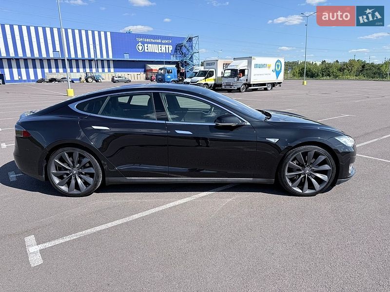 Ліфтбек Tesla Model S 2015 в Рівному