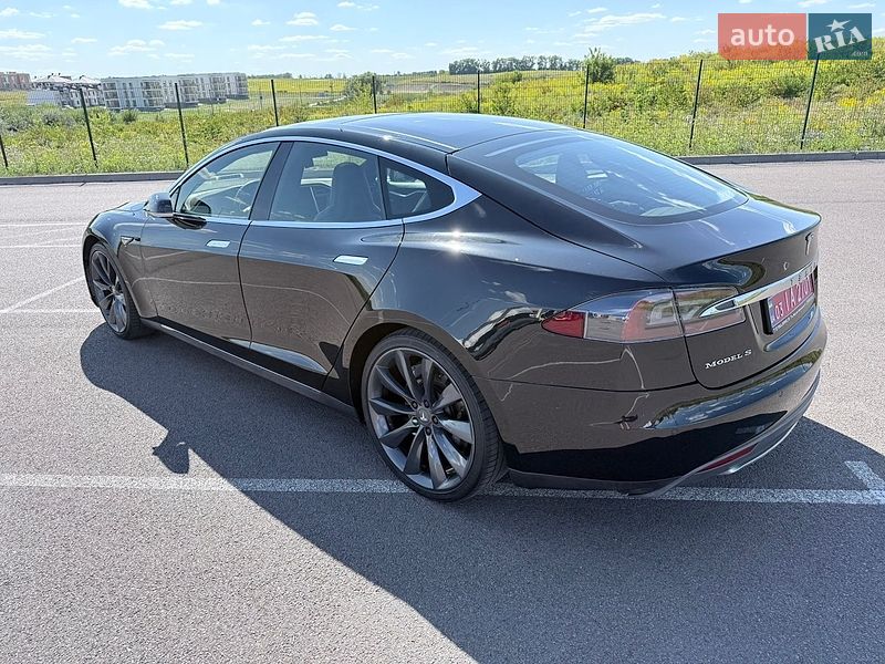 Ліфтбек Tesla Model S 2015 в Рівному
