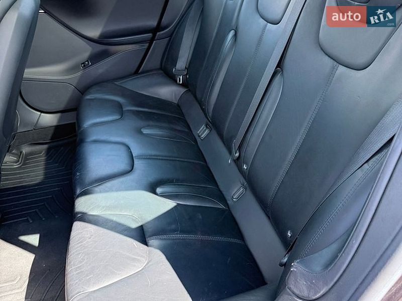 Ліфтбек Tesla Model S 2015 в Рівному