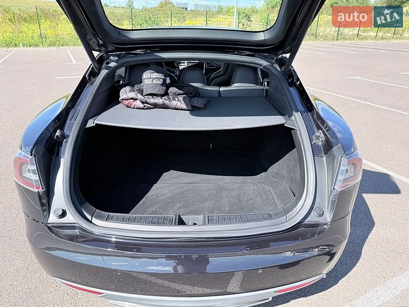 Ліфтбек Tesla Model S 2015 в Рівному