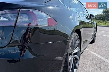 Ліфтбек Tesla Model S 2015 в Рівному