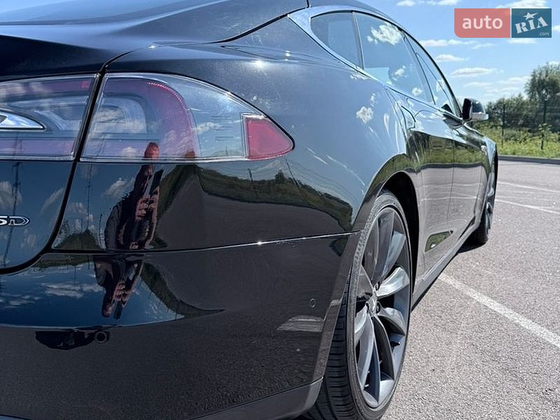 Ліфтбек Tesla Model S 2015 в Рівному