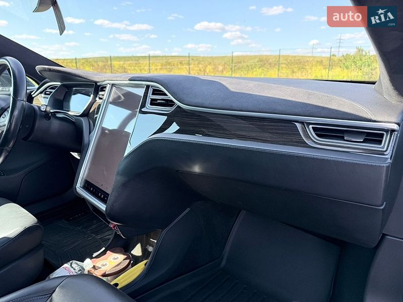 Ліфтбек Tesla Model S 2015 в Рівному