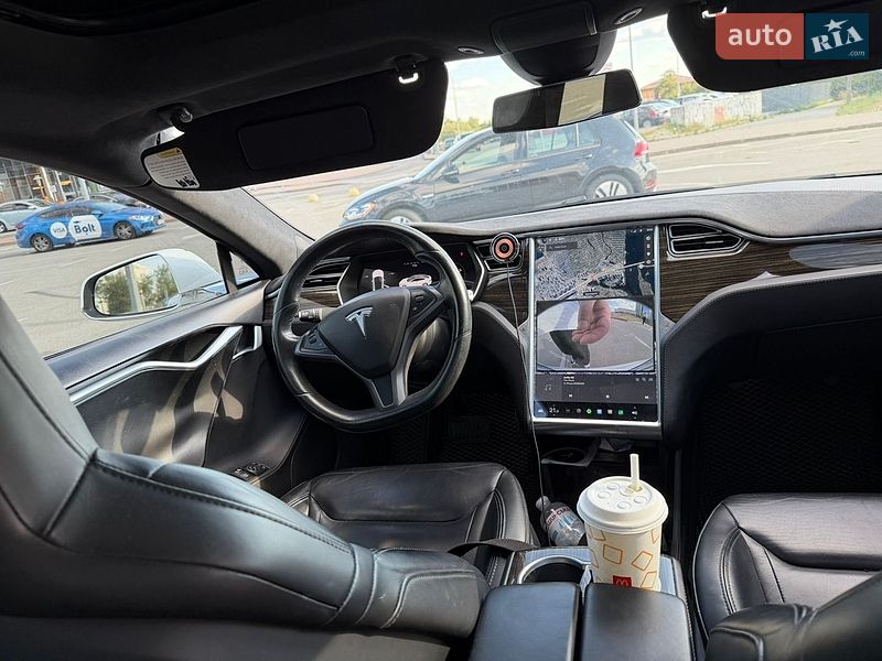 Ліфтбек Tesla Model S 2015 в Києві