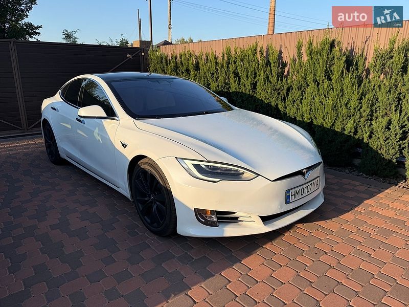 Tesla Model S 2020